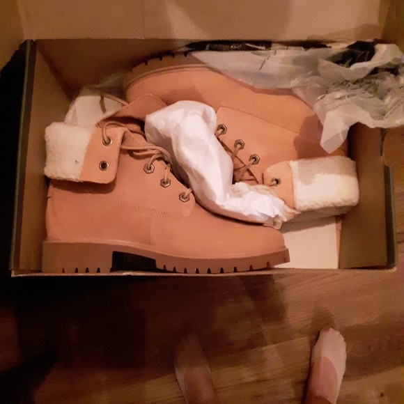 Timberland - Picture 2 of 3